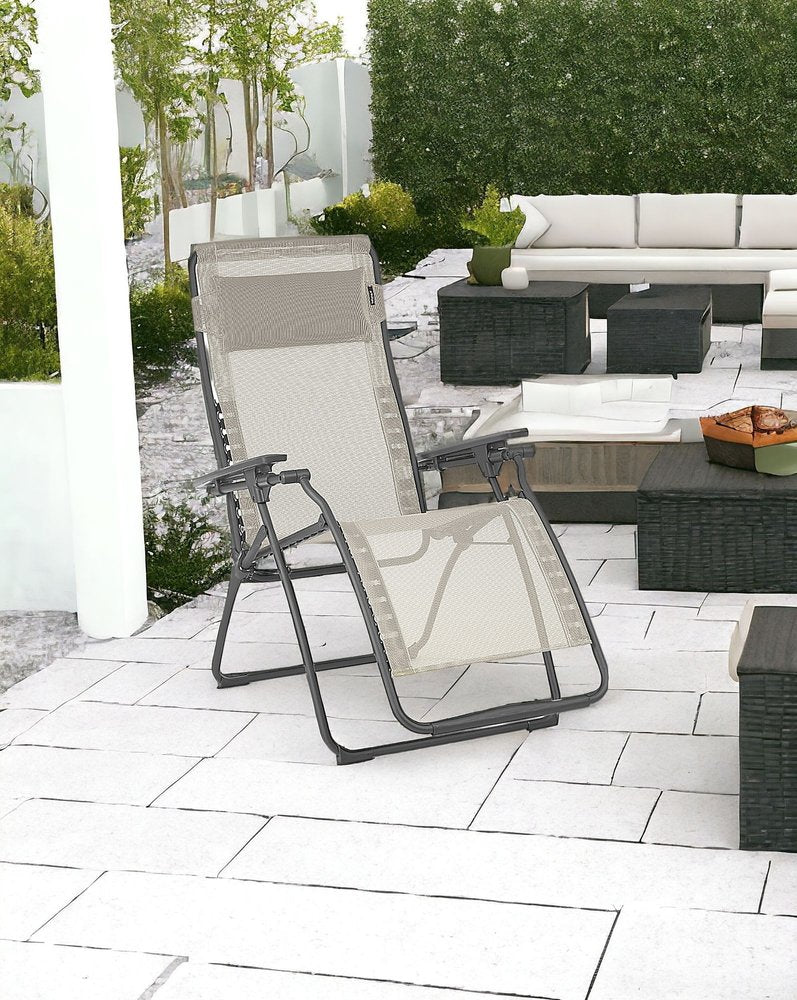 28" Green Steel Outdoor Zero Gravity Chair with Green Cushion