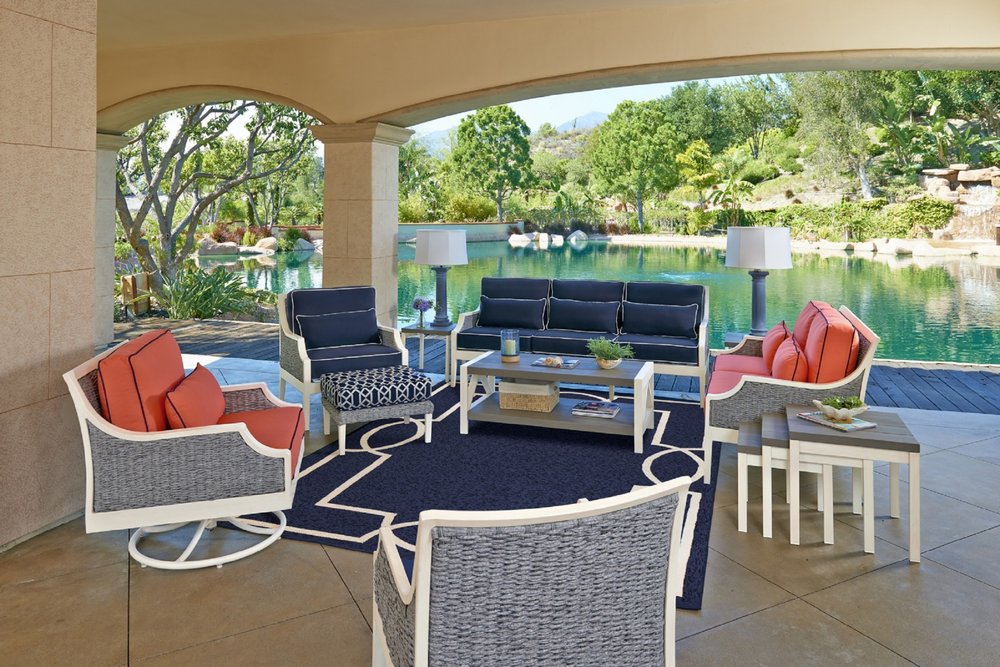 7' Blue And Ivory Round Geometric Handmade Indoor Outdoor Area Rug
