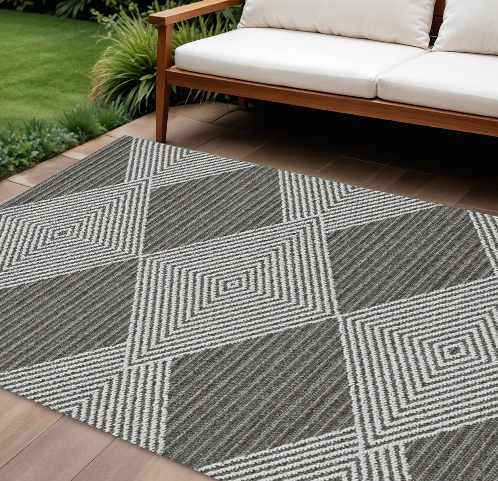 8' Gray Geometric Indoor Outdoor Area Rug