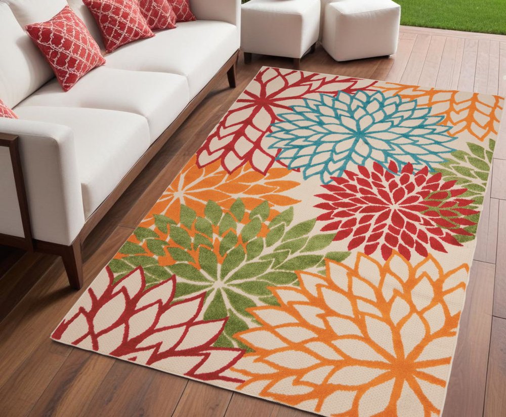 4' X 6' Green And Ivory Floral Indoor Outdoor Area Rug