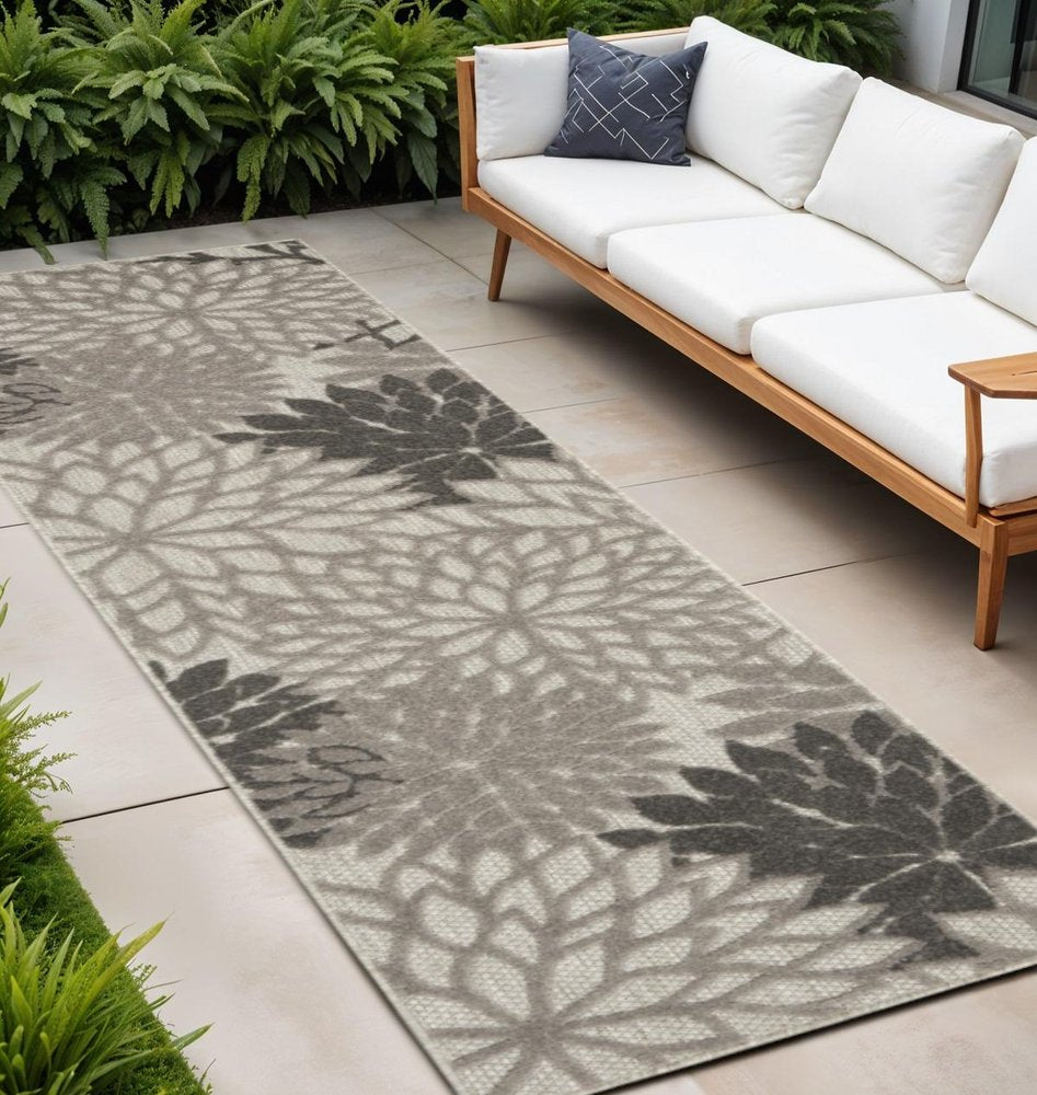 5' X 8' Gray Floral Indoor Outdoor Area Rug