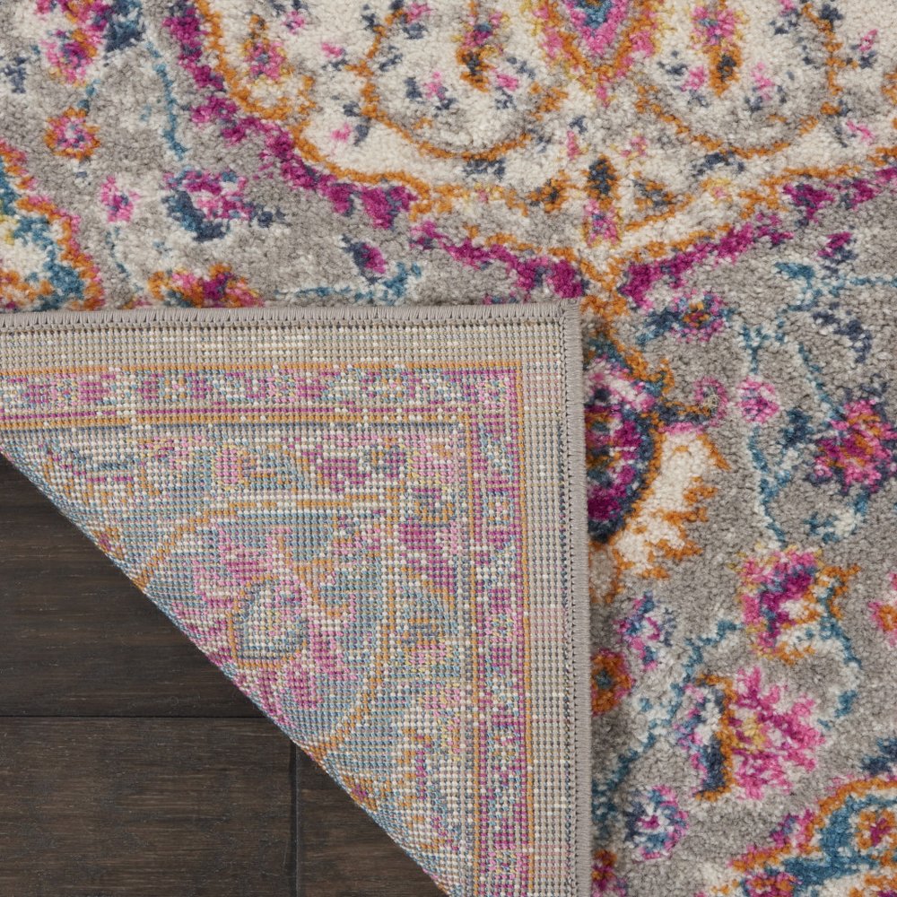 4' X 6' Gray And Ivory Medallion Area Rug
