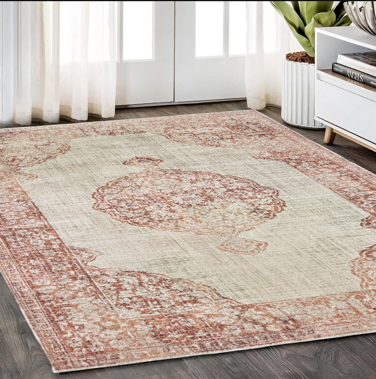 4' X 6' Ivory And Pink Medallion Area Rug