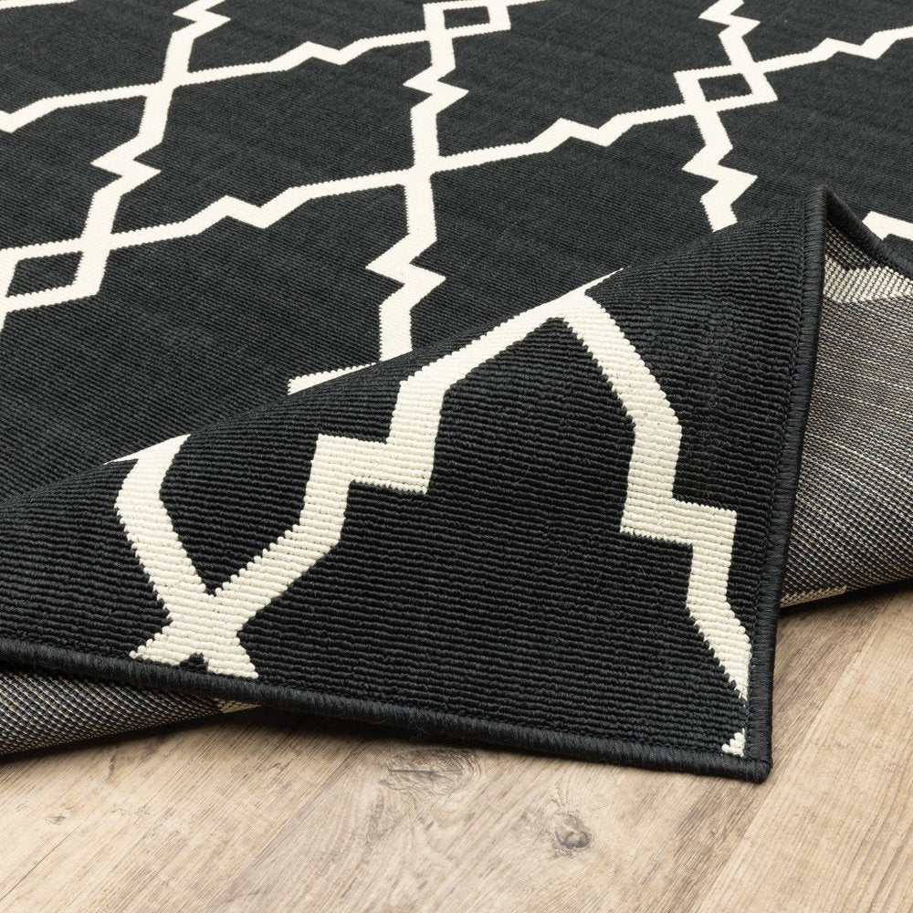 8' Black And Ivory Indoor Outdoor Runner Rug