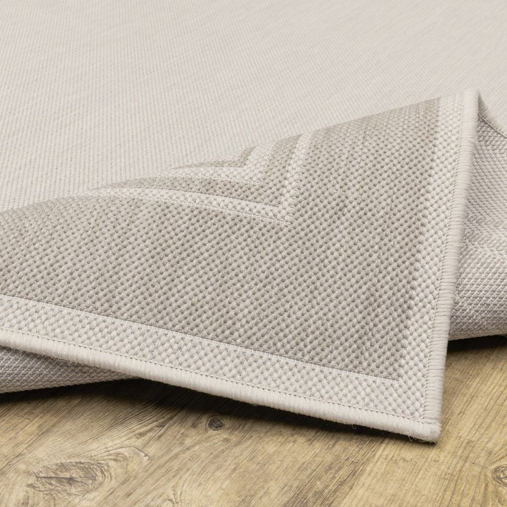 7' X 9' Gray And Ivory Indoor Outdoor Area Rug