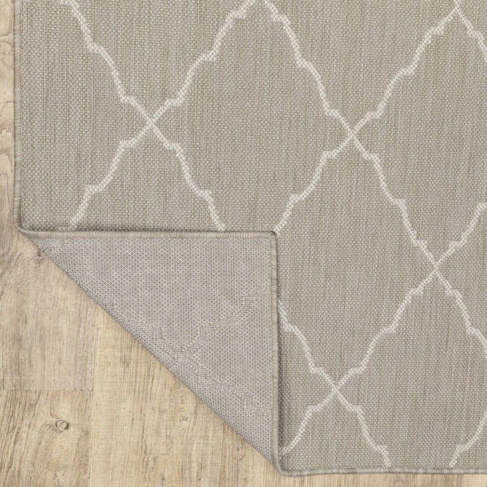 7' X 9' Gray And Ivory Indoor Outdoor Area Rug
