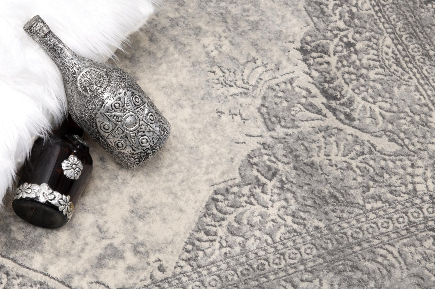 2' X 5' Gray Distressed Medallion Area Rug