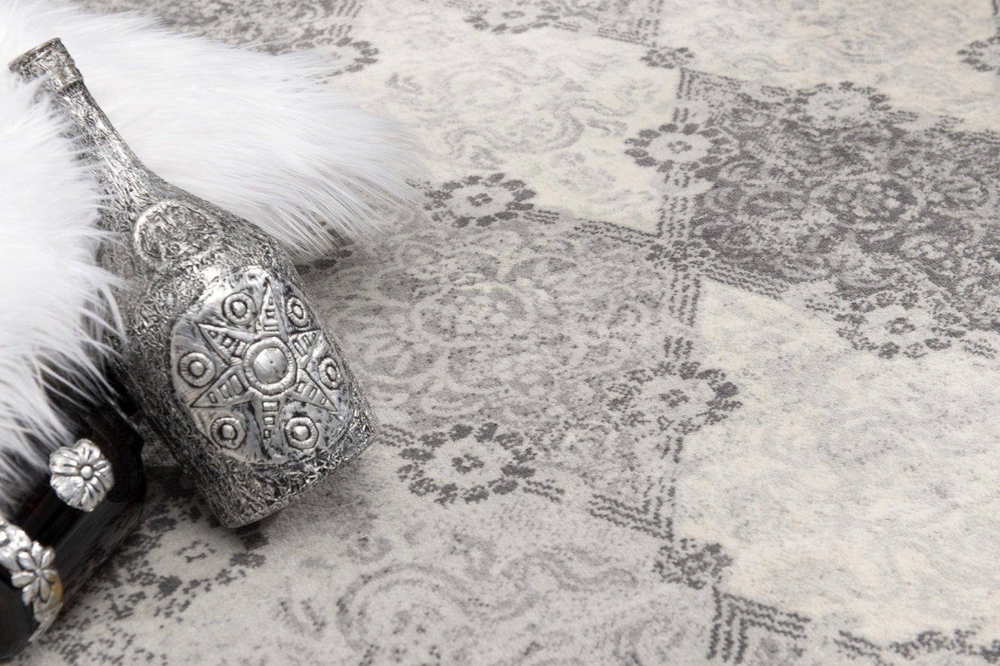 8' X 11' Gray Distressed Trellis Pattern Area Rug