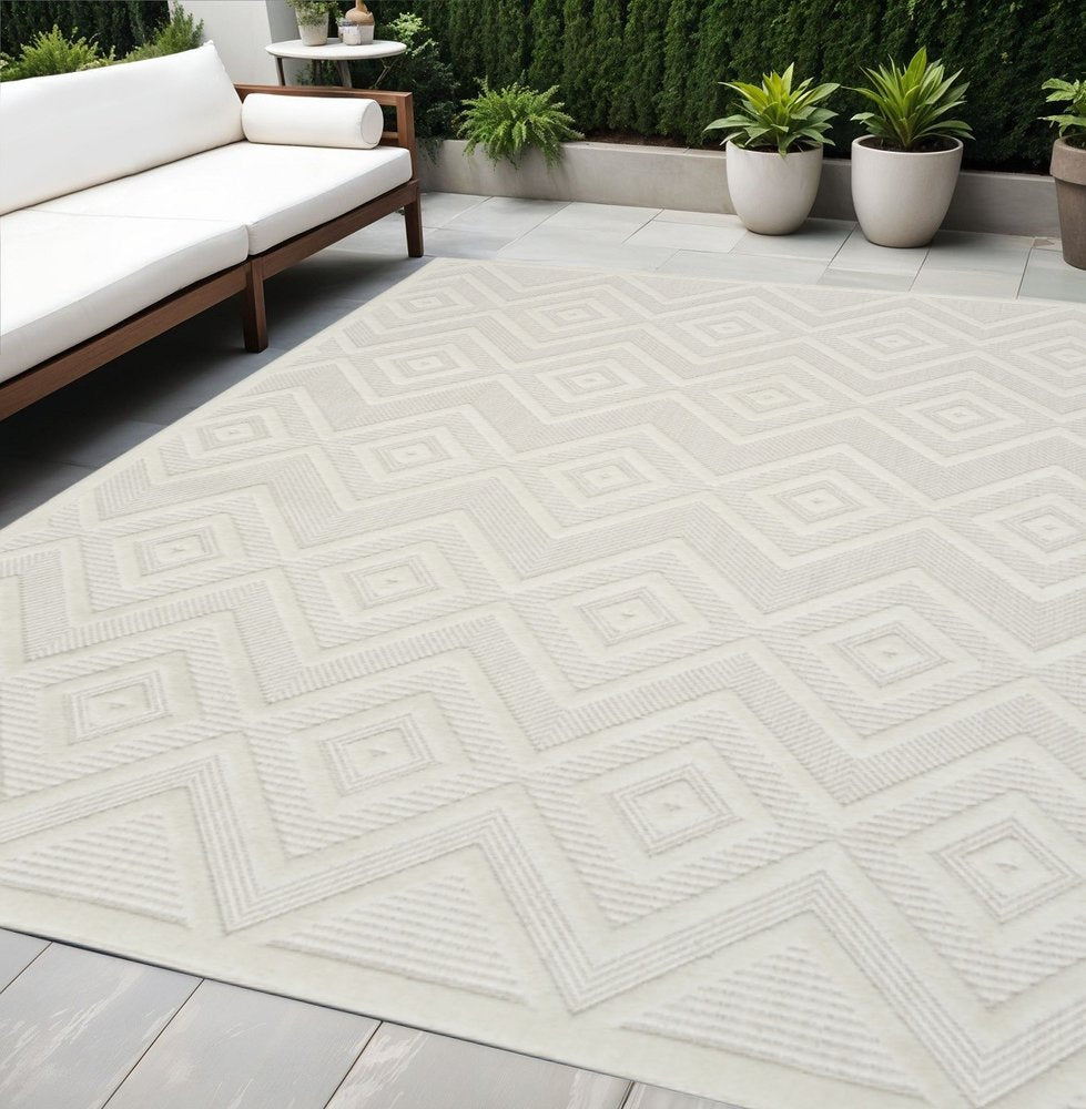 5' X 7' Ivory Indoor Outdoor Area Rug