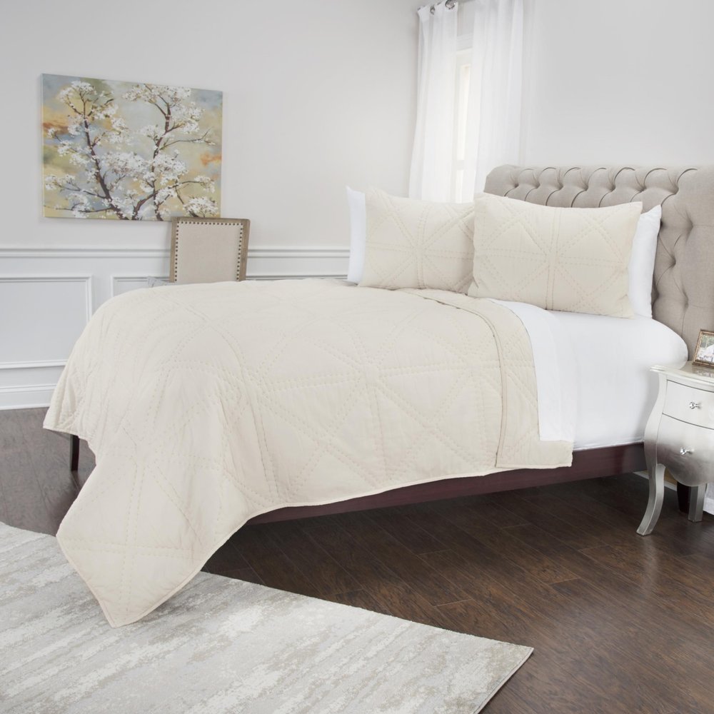 Set of Three Ivory Geometric King Quilt
