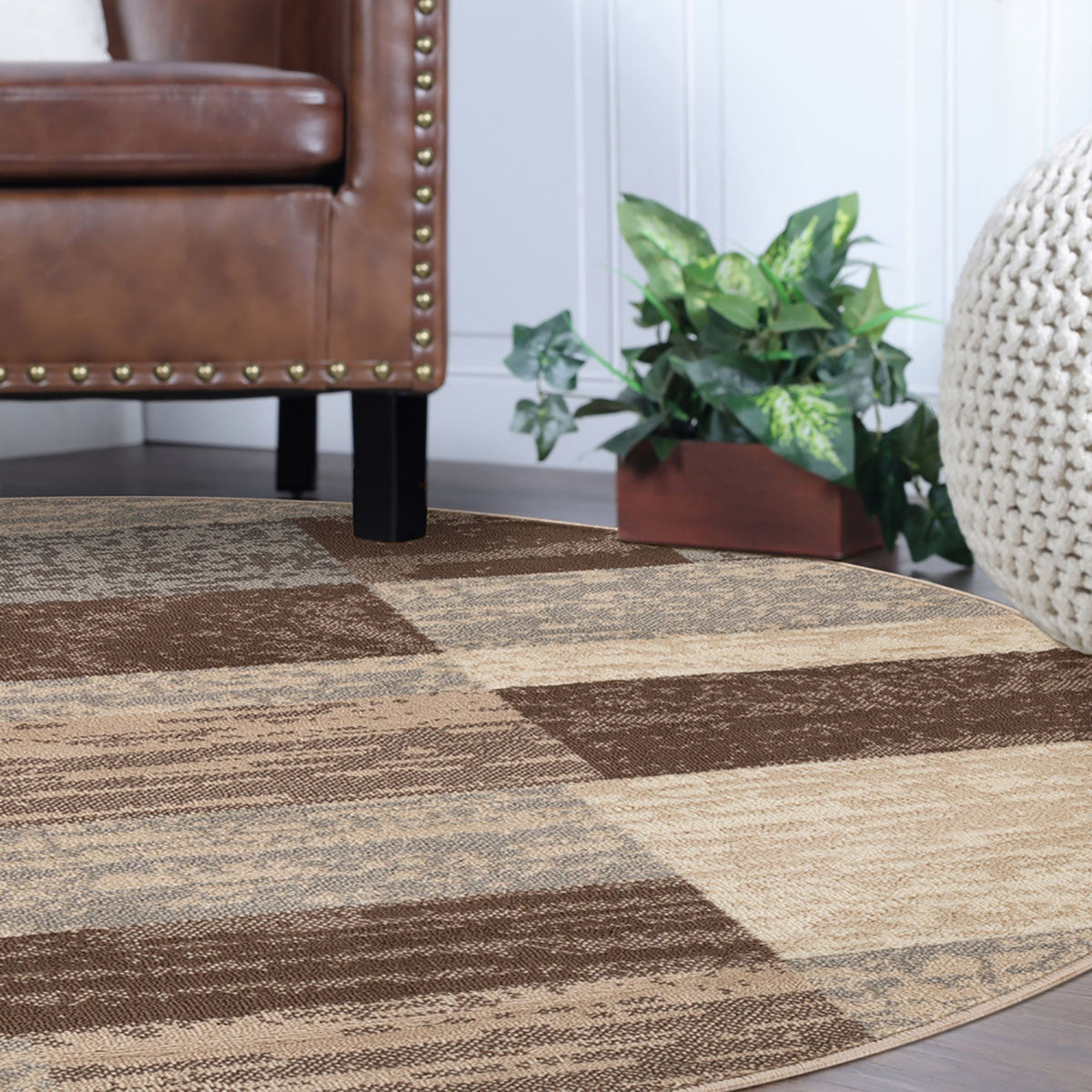 8' Brown And Beige Patchwork Round Rug