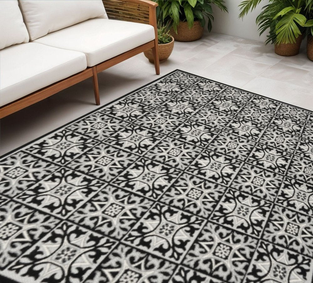 5' X 8' Black And White Fleur De Lis Stain Resistant Non Skid Area Rug