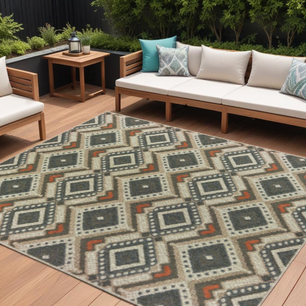 8' x 10' Gray Geometric Stain Resistant Indoor Outdoor Area Rug