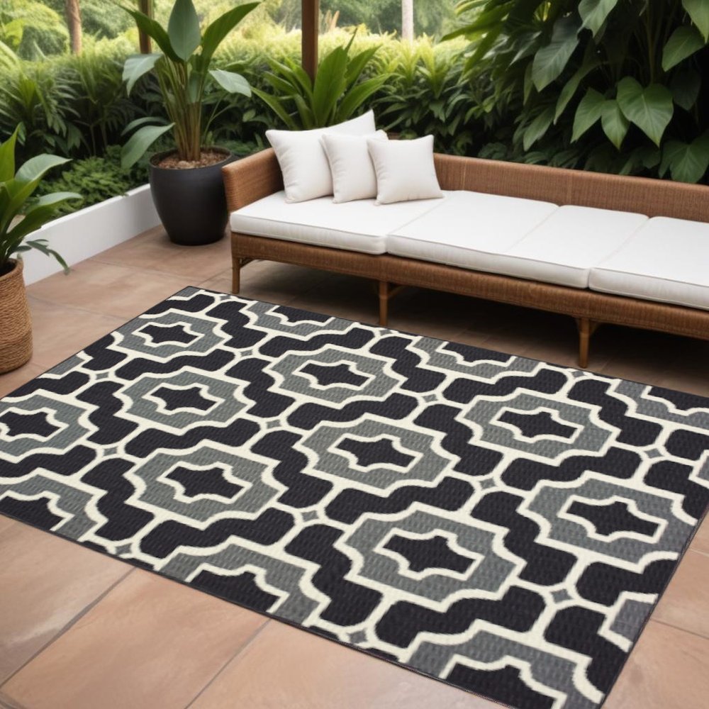 7' X 10' Black and Gray Geometric Stain Resistant Indoor Outdoor Area Rug
