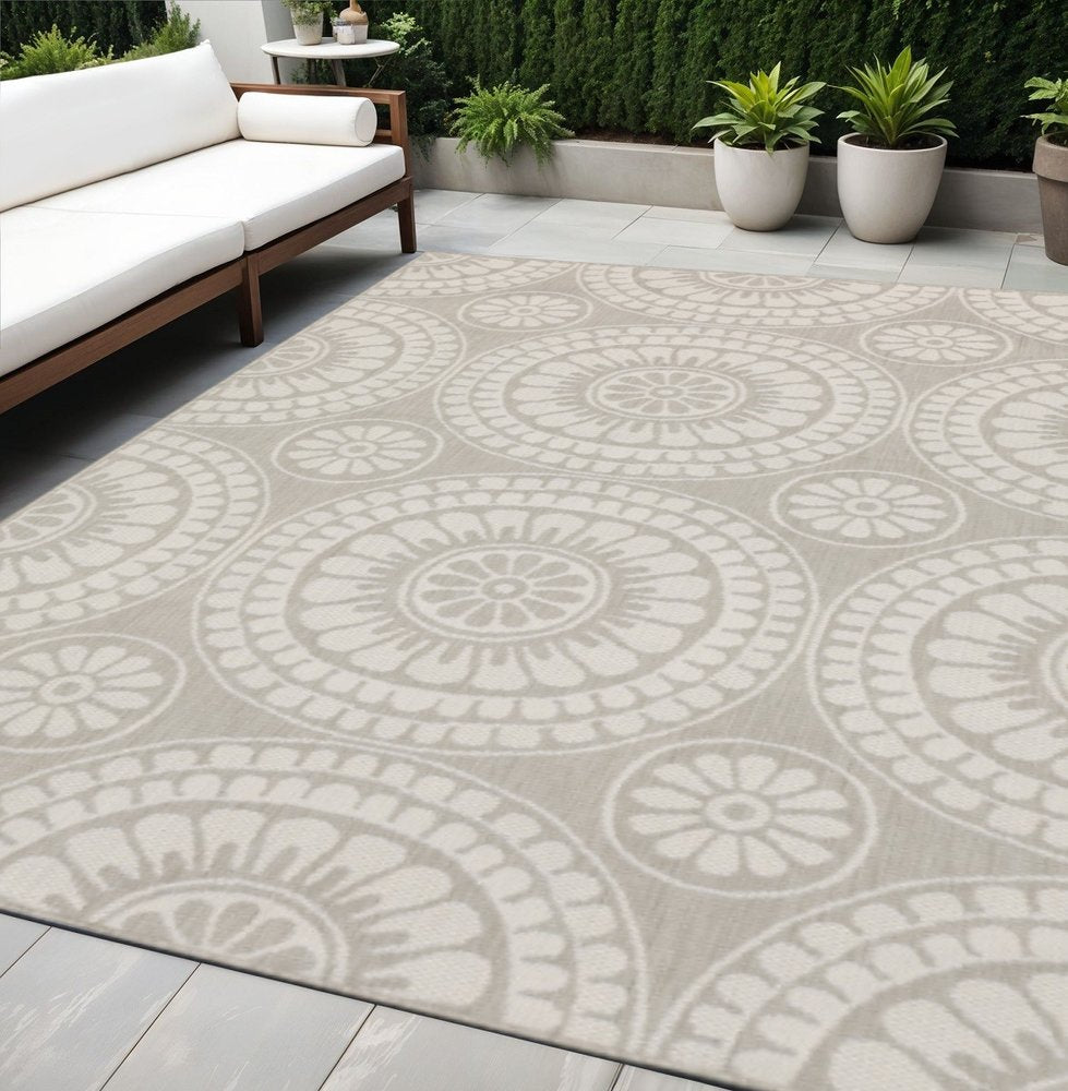 5' X 7' Gray and Ivory Geometric Stain Resistant Indoor Outdoor Area Rug