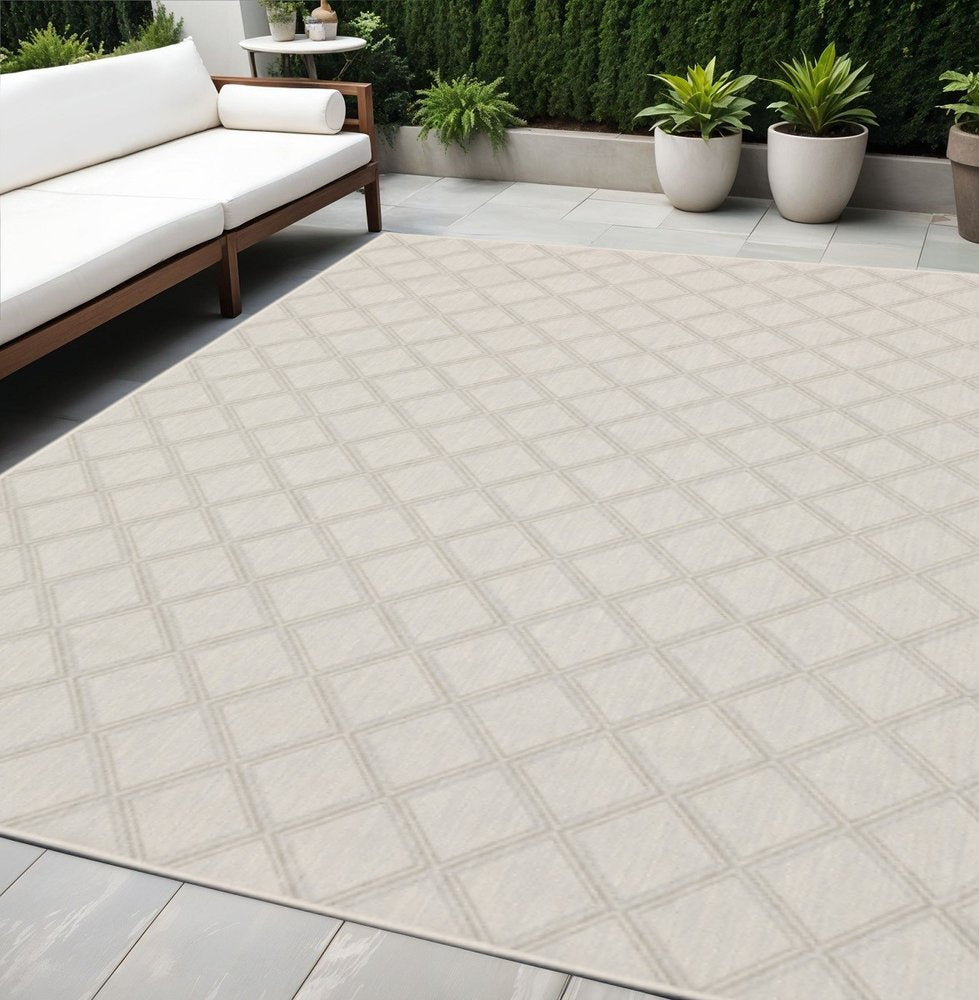5' X 7' Gray and Ivory Geometric Stain Resistant Indoor Outdoor Area Rug