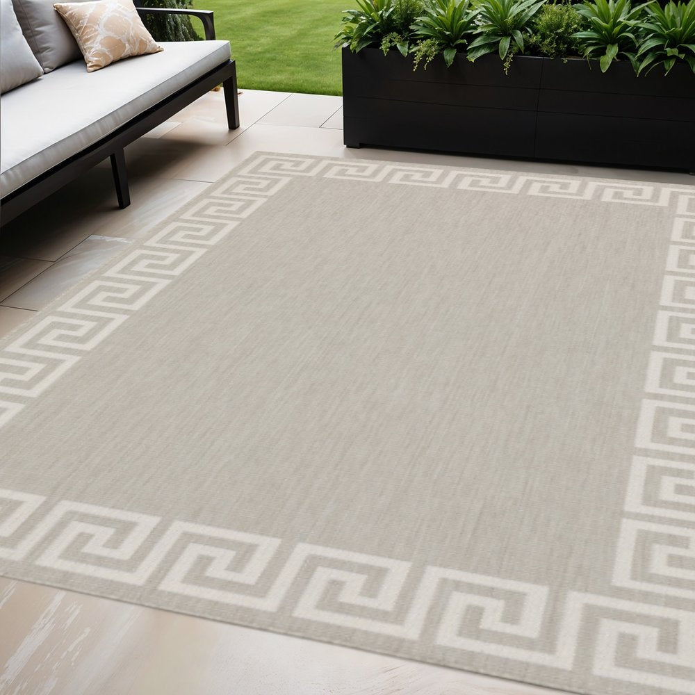 5' X 7' Gray and Ivory Stain Resistant Indoor Outdoor Area Rug