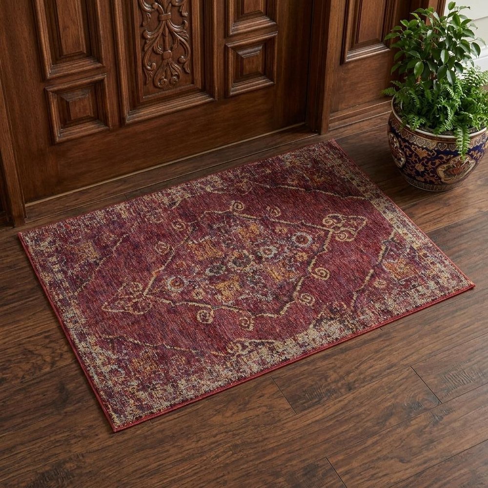 2' X 3' Red And Gold Oriental Area Rug