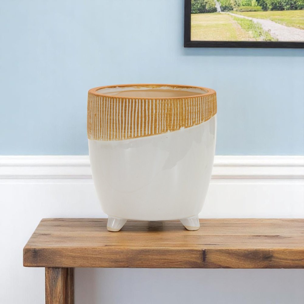 Brown 10 Ounce Round Pot Planter No additional pieces included