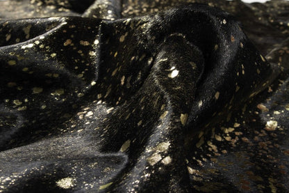 5' X 7' Black And Gold Cowhide Cowhide Print Area Rug