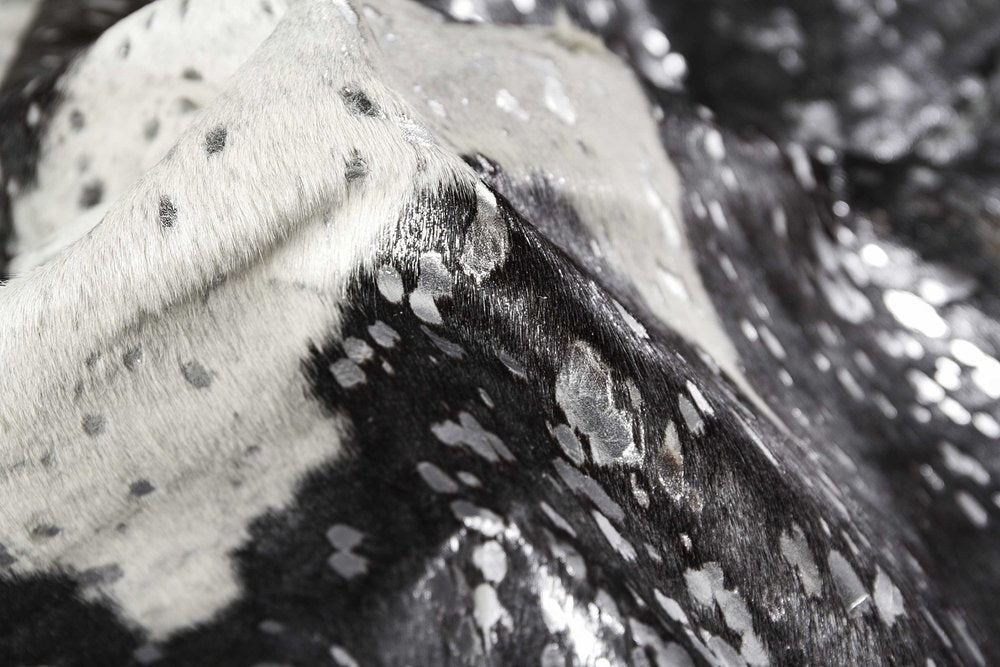 6' X 7' Black And Silver Cowhide Cowhide Print Area Rug