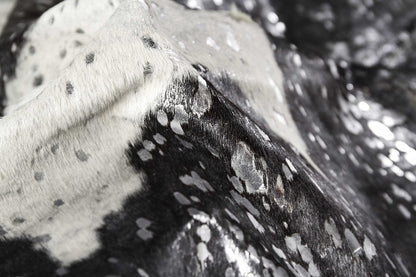 6' X 7' Black And Silver Cowhide Cowhide Print Area Rug