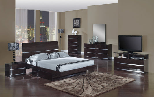 Four Piece Wood Brown Solid Wood Bedroom Set With Mirror