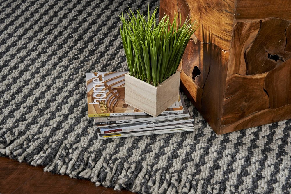 8' X 10' Gray And Light Gray Wool Houndstooth Hand Woven Area Rug With Fringe