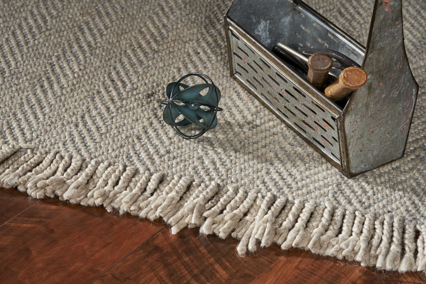 5' X 8' Oatmeal Beige Hand Woven Houndstooth Indoor Area Rug