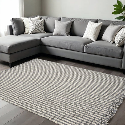 7' X 9' Gray and Ivory Wool Hand Woven Area Rug