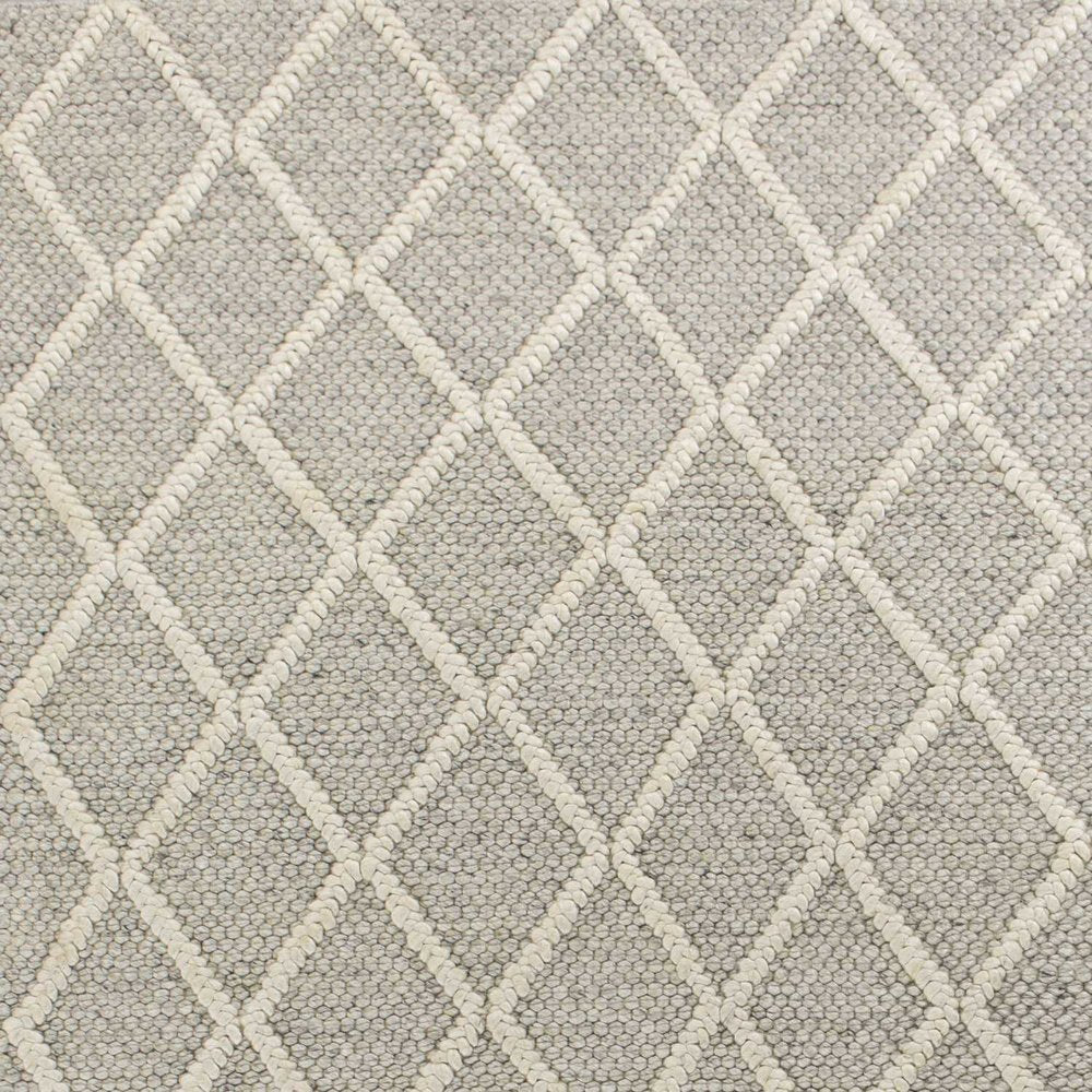 5' X 7' Gray And Ivory Wool Diamond Hand Woven Area Rug