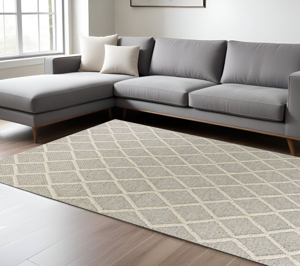 5' X 7' Gray And Ivory Wool Diamond Hand Woven Area Rug