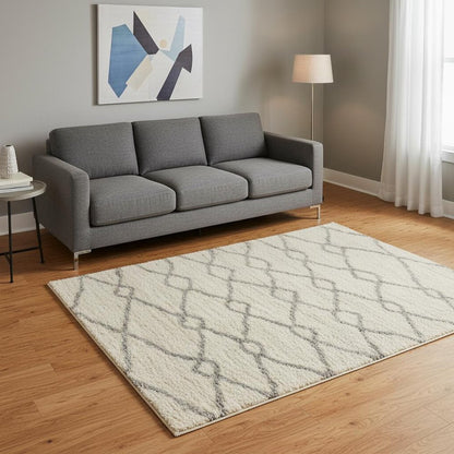 5' X 8' Ivory And Gray Chain Area Rug