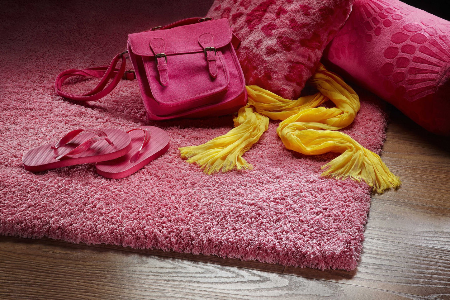 2' X 4' Hot Pink Indoor Shag Rug