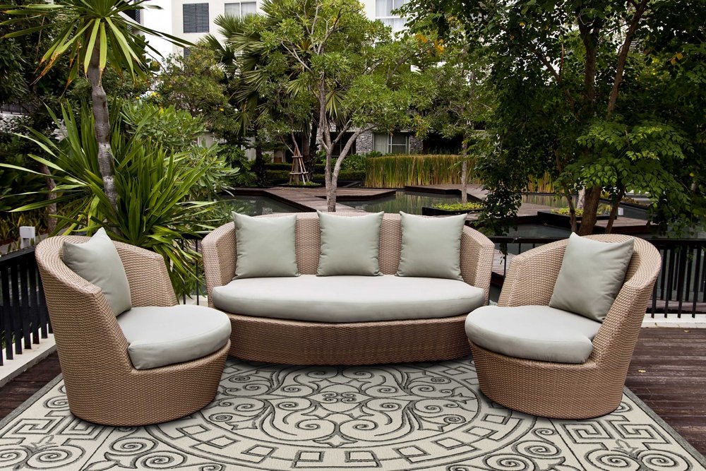 5' X 8' Gray And Ivory Damask Indoor Outdoor Area Rug