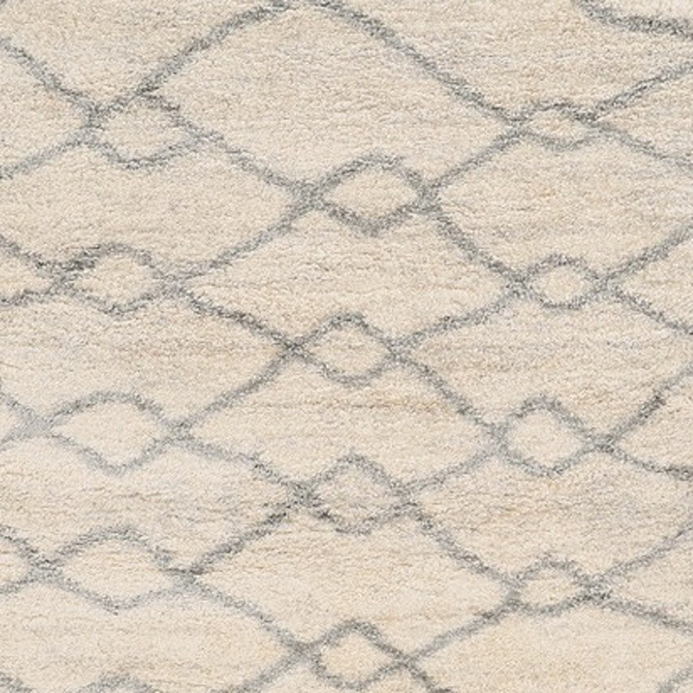 7' X 9' Gray And Ivory Chain Area Rug