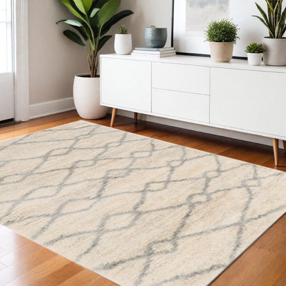 7' X 9' Gray And Ivory Chain Area Rug