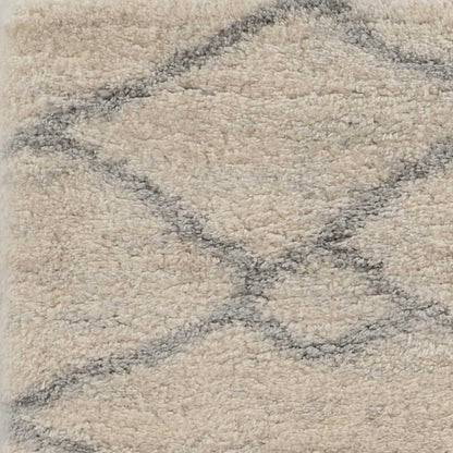 7' X 9' Gray And Ivory Chain Area Rug