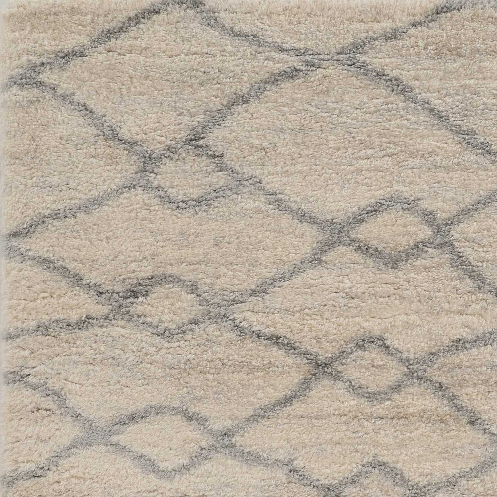 7' X 9' Gray And Ivory Chain Area Rug