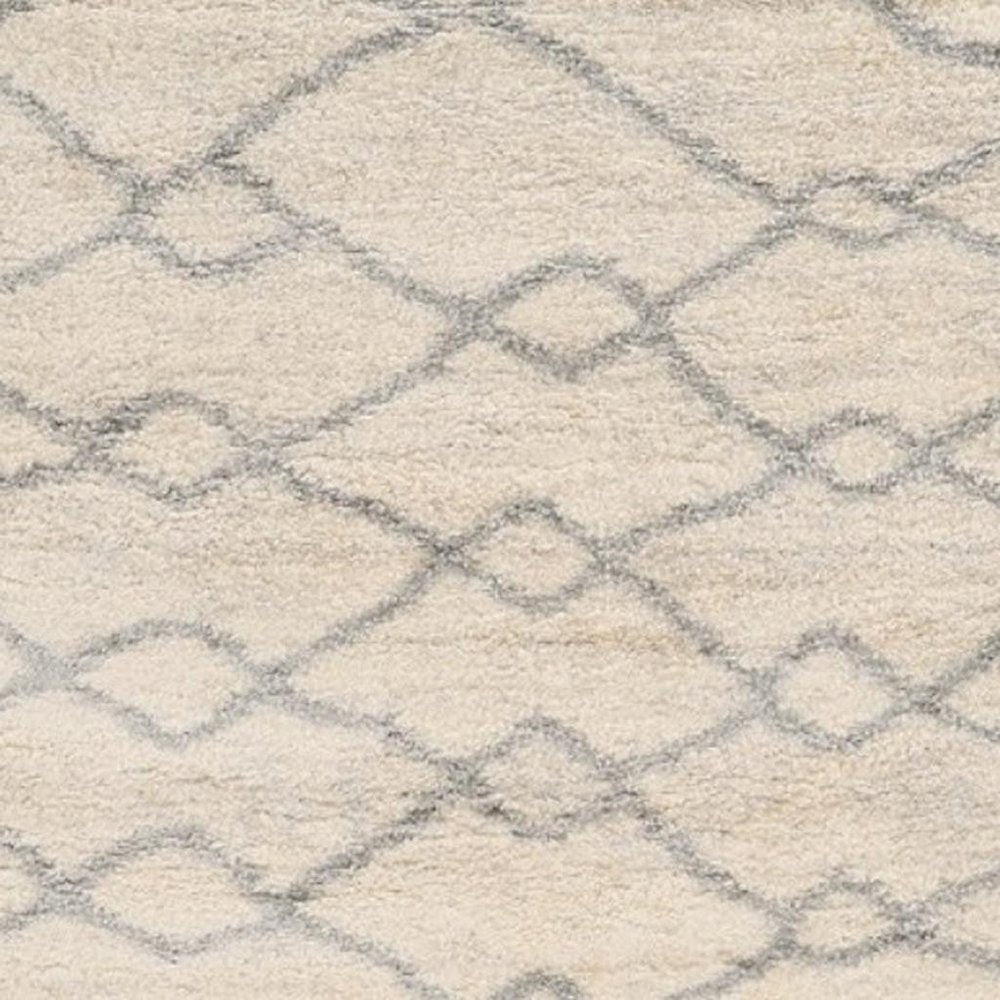 7' X 9' Gray And Ivory Chain Area Rug