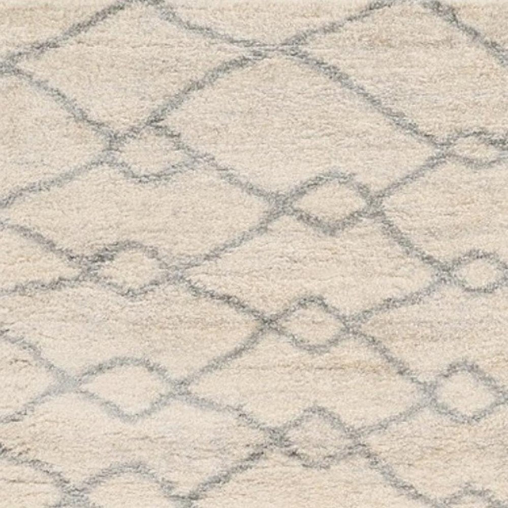 7' X 9' Gray And Ivory Chain Area Rug