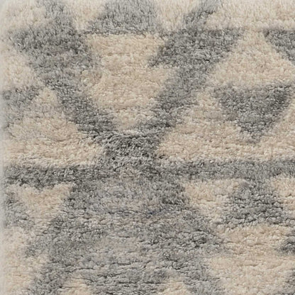 4' X 6' Ivory And Gray Geometric Distressed Area Rug