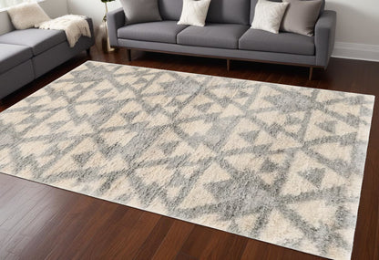 4' X 6' Ivory Or Grey Geometric Triangles Area Rug