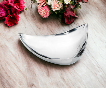 14" Silver Aluminum Triangular Bowl