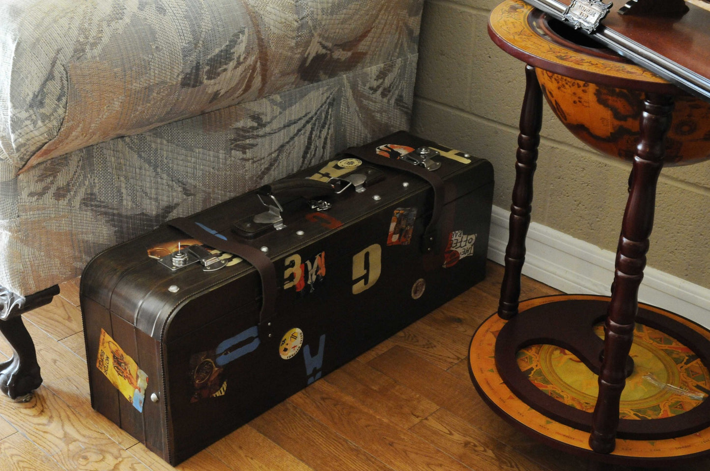 Cool Vintage Brown Decorative Suitcase