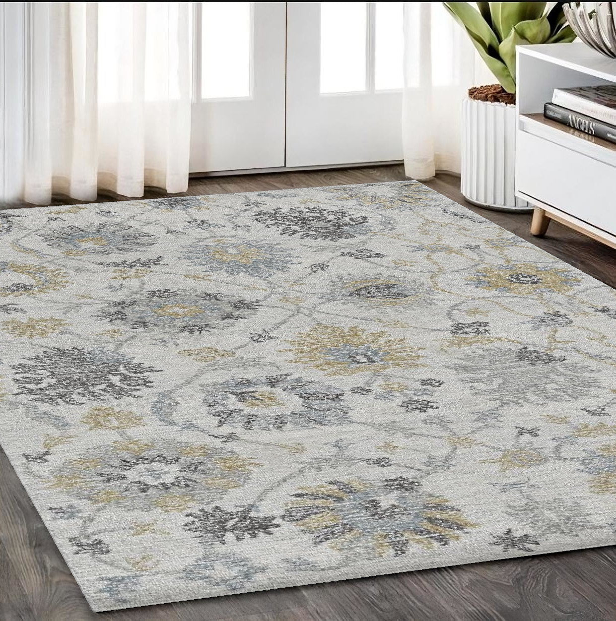 7' X 10' Ivory Hand Tufted Space Dyed Traditional Floral Indoor Area Rug