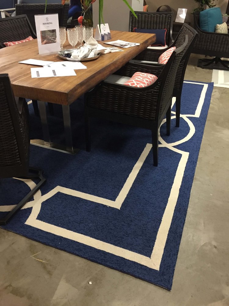 7' Blue And Ivory Round Geometric Handmade Indoor Outdoor Area Rug