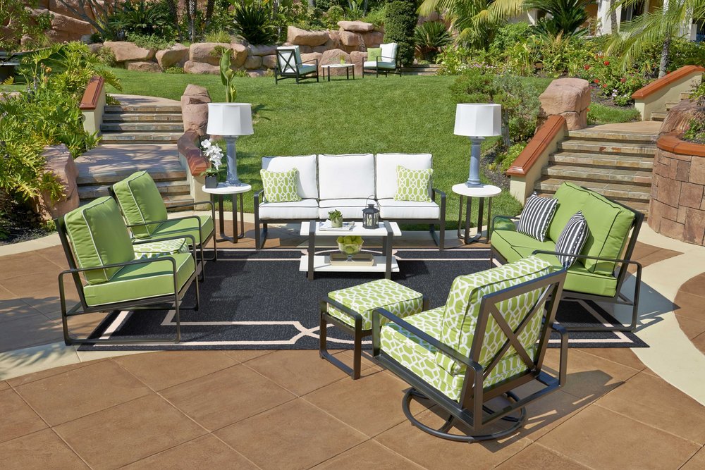 7' Onyx And Ivory Round Geometric Handmade Indoor Outdoor Area Rug