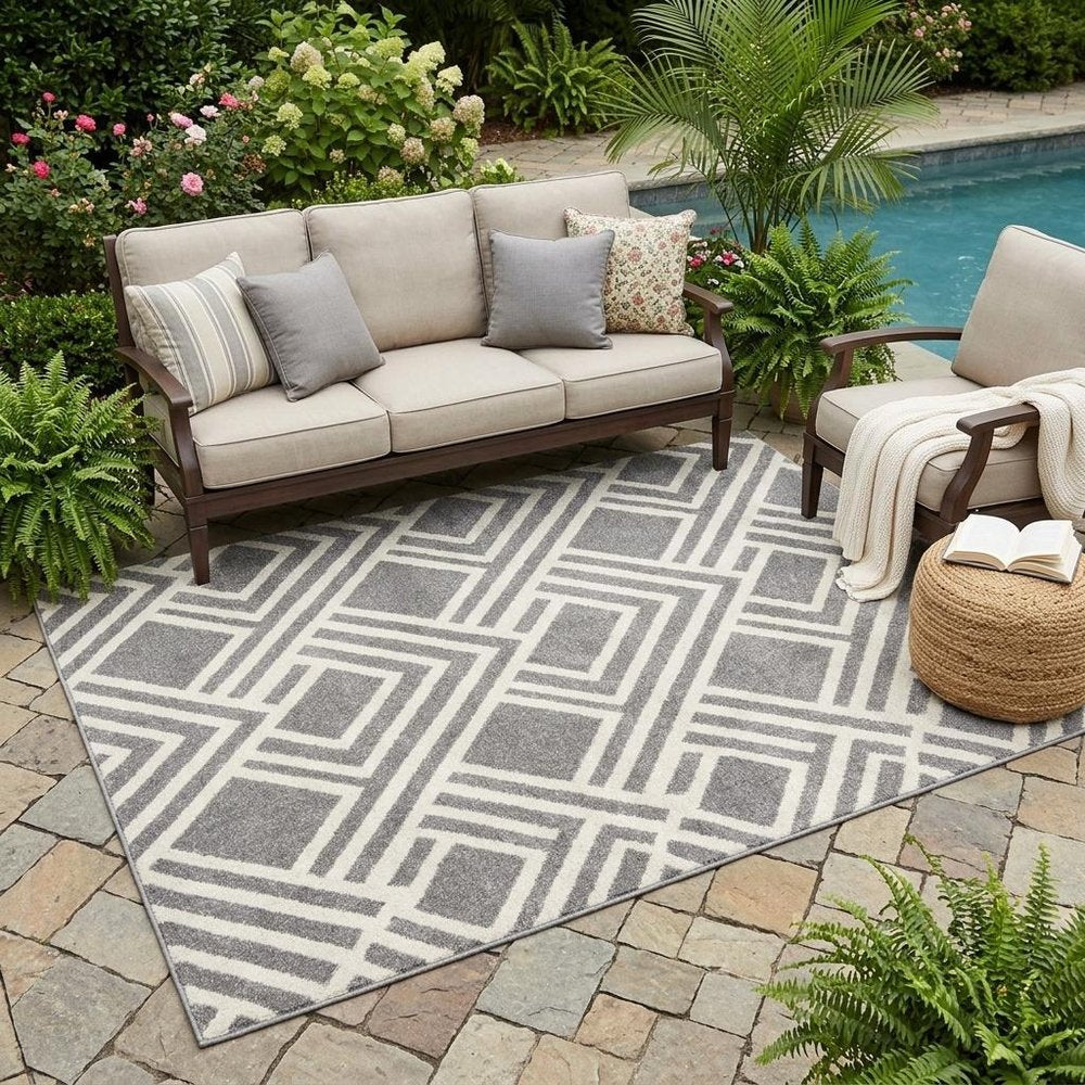 5' X 8' Gray Geometric Indoor Outdoor Area Rug