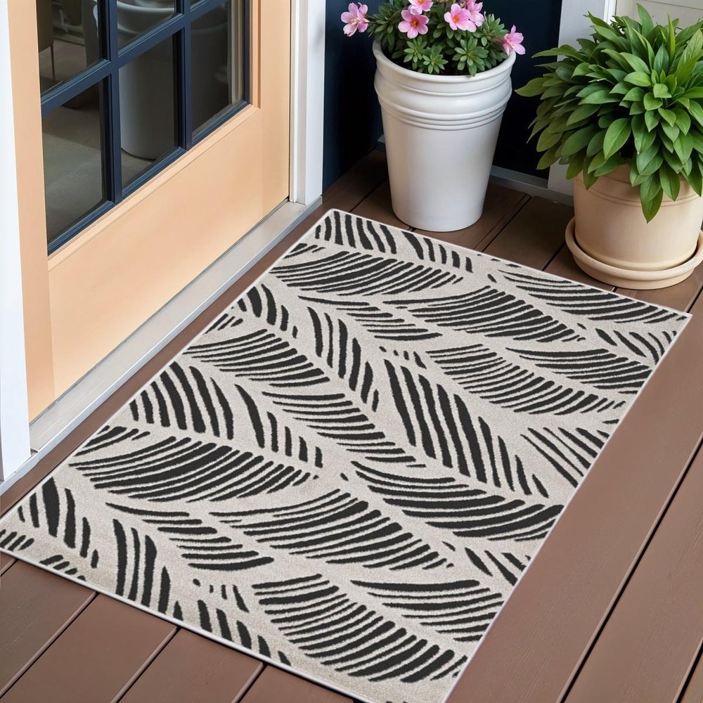 3' X 5' Black And White Floral Indoor Outdoor Area Rug